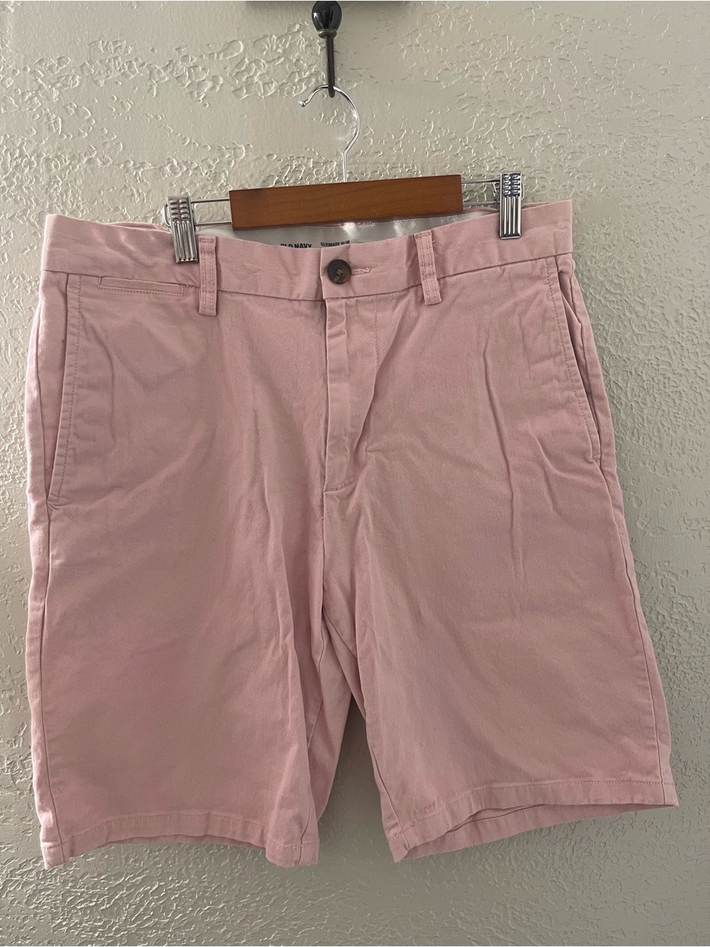 Old Navy Men's Ultimate Slim Pink Cotton Chino Shorts Size 32